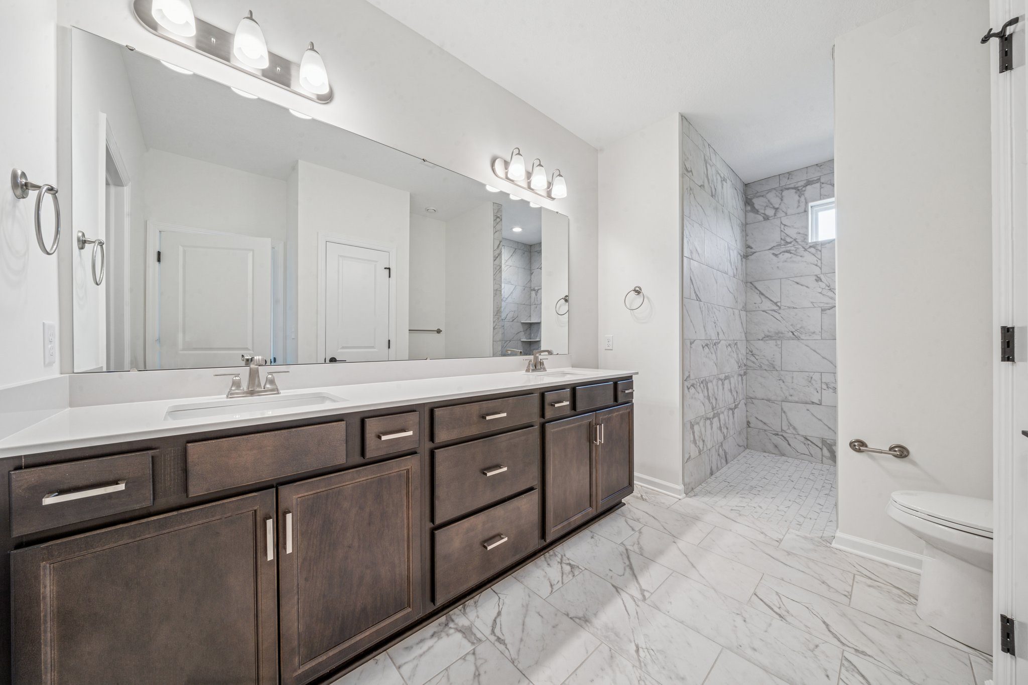 16 Web Or Mls 4282 Hawthorn Dr 152